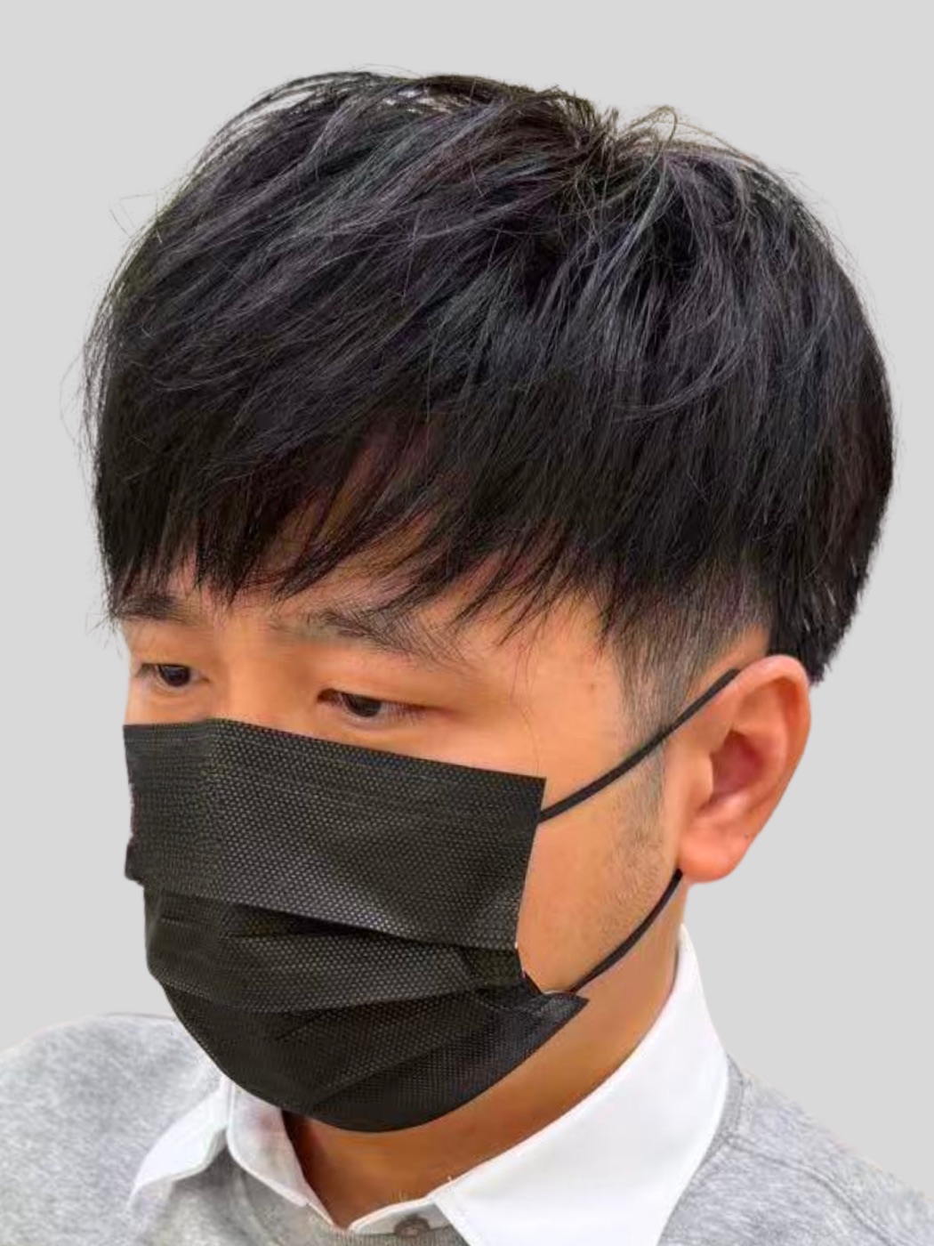 男性ウィッグ装着後の前髪と横顔